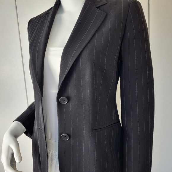 Anne Taylor Loft petite black+white pinstripe waist length blazer Size 0 - Picture 3 of 15
